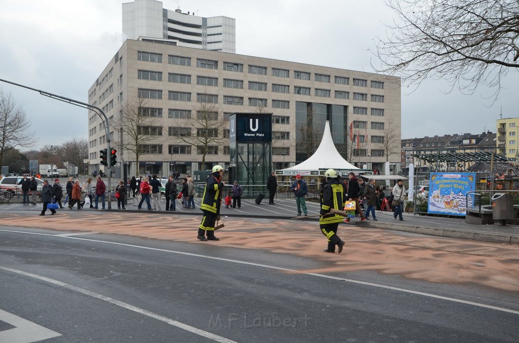 Stadtbus fing Feuer Koeln Muelheim Frankfurterstr Wiener Platz P374.JPG